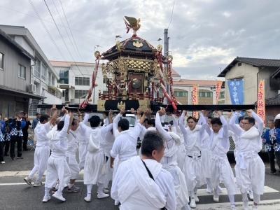 神輿の担ぎ手は男100%