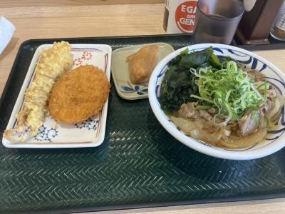 昼は定番のセルフうどん