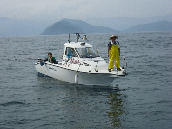 イサキを釣ってるオーナーさん