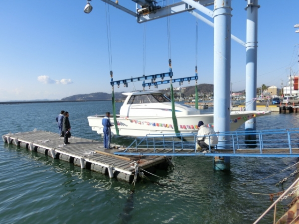 さあクレーンで着水！
