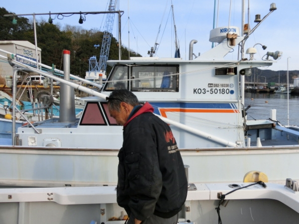 カメラを向けると避けるシャイな川村さん！