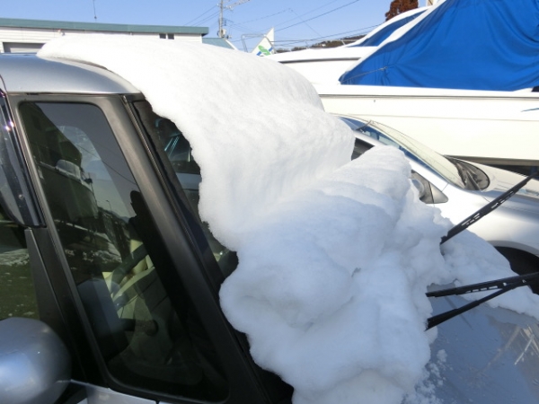 軽四のフロントも雪でガチガチ
