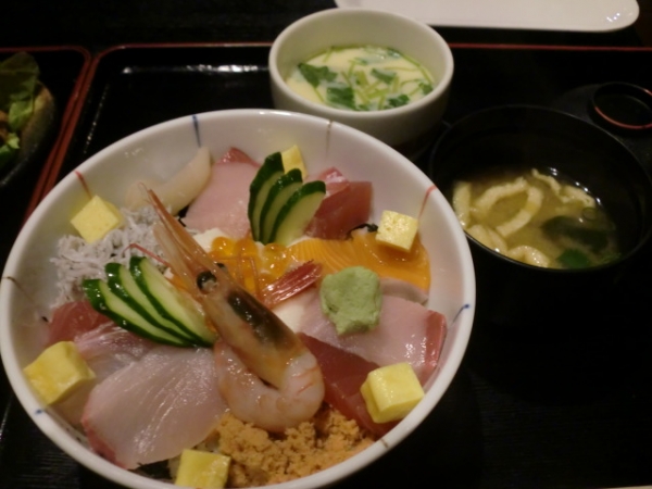 ６５０円の海鮮丼はお値打ち品
