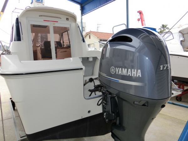 ニューモデル船外機175AETX換装中