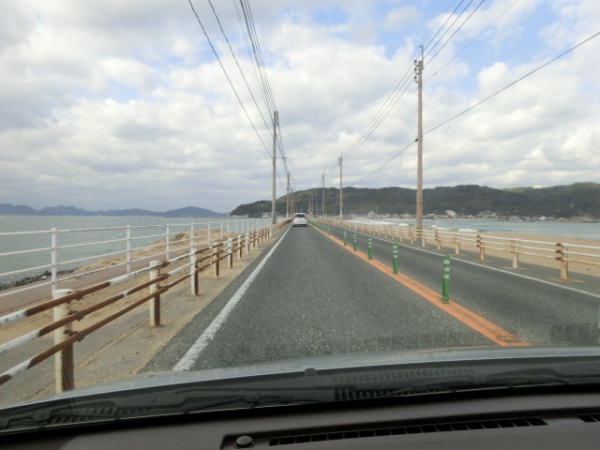 海の中道から志賀島に渡っています