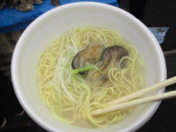 ソテーした牡蠣がのった漁師風塩ラーメンもイケル！