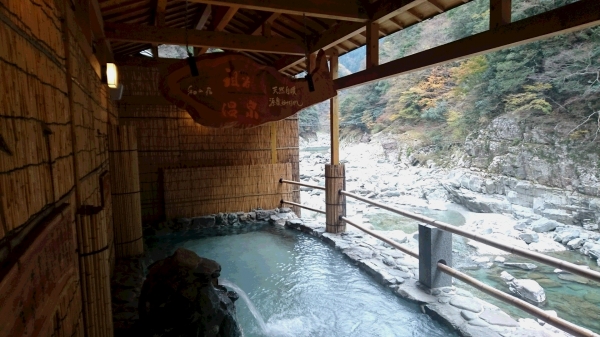 ぬるめの炭酸泉は何時間でも入れます