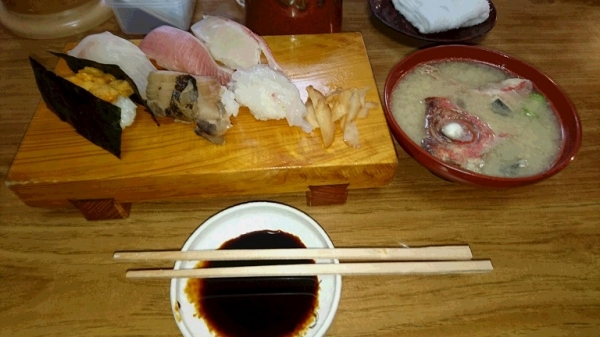 ノドグロ頬張ったところで慌てて写真撮影