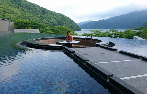 宿泊したホテルから芦ノ湖を望む