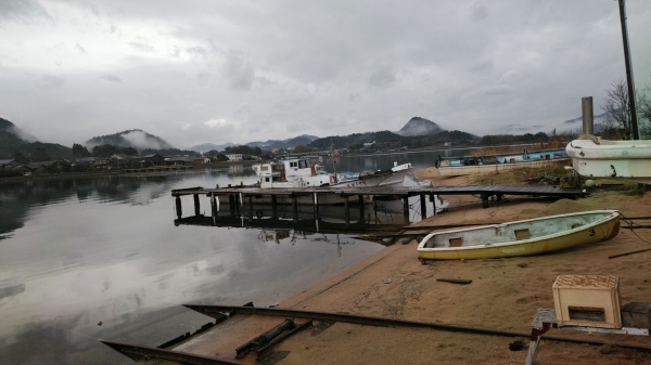 湾内はこの静けさ