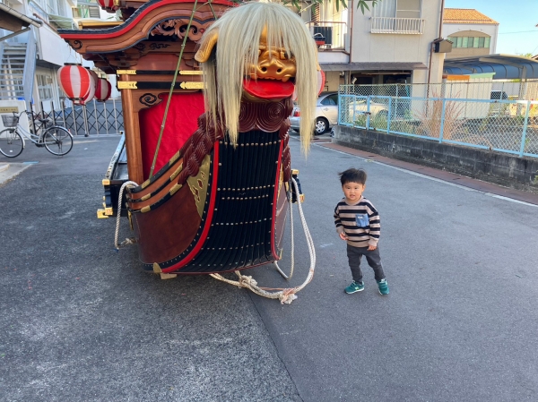 綾浦ばばだんじりに近づく弟子