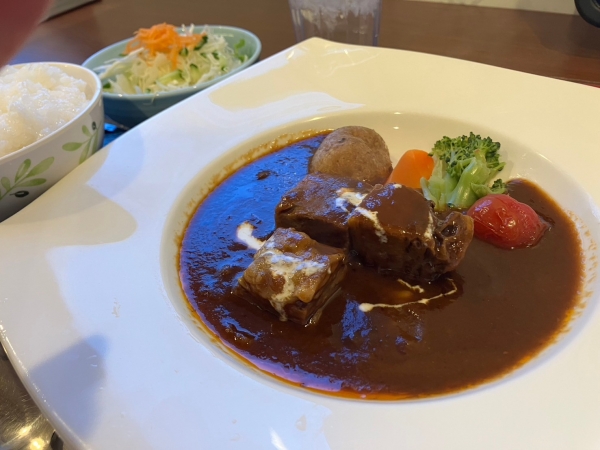 船内のビーフシチューは絶品