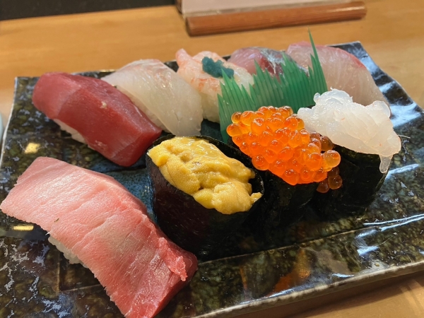 富山定番の寒ブリ、白エビの姿も…