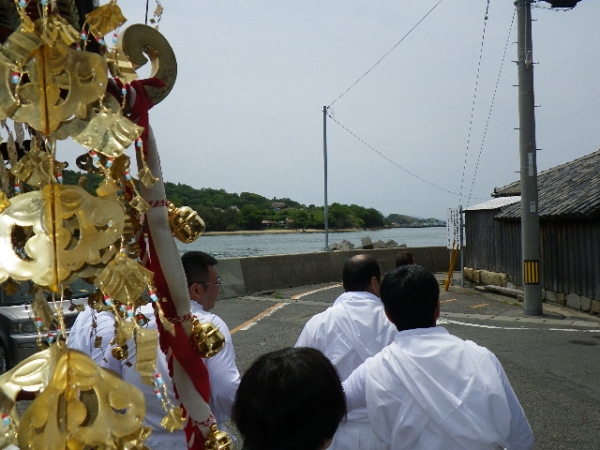 神輿からカメラ目線で写してみました