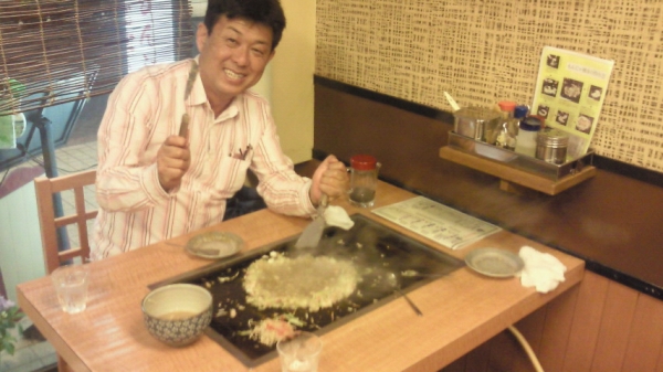 本場月島のもんじゃ焼に挑戦！…気分はまるで修学旅行生