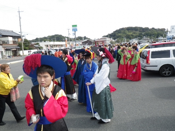 コンビニ前で一息入れてます