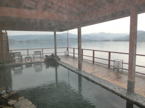 温泉と湖を独り占めしました