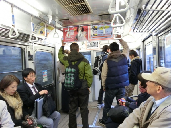 通は江ノ電の先頭車両に立って乗ります