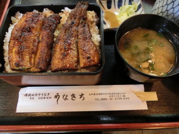 帰り道季節外れのウナギを食べました♪