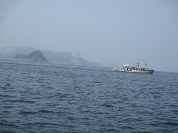 家島沖のバッチ網船