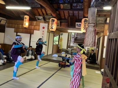 綾浦区に伝わる太刀踊り